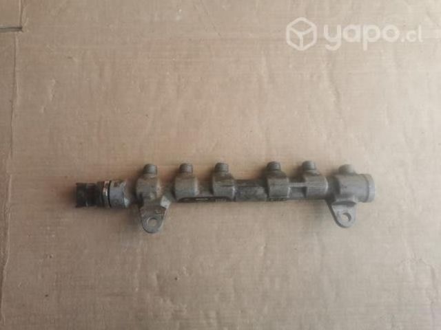 Riel de inyección xuv 500