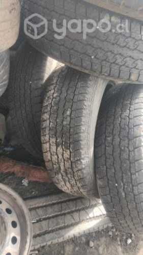 Neumáticos Bridgestone 245-70R16 85%de vida en per