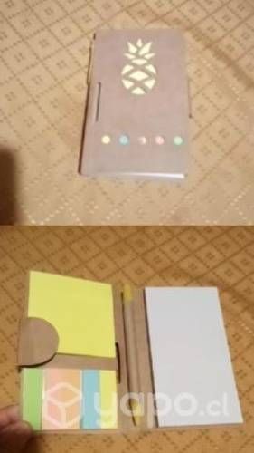 Libreta con lápiz y post it