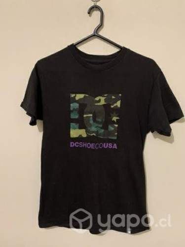 Polera negra marca DC como nueva, talla S