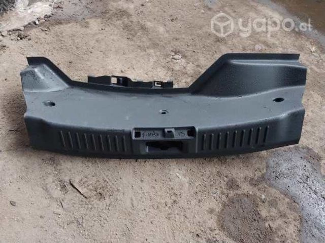 Moldura maletero ford fiesta 2015