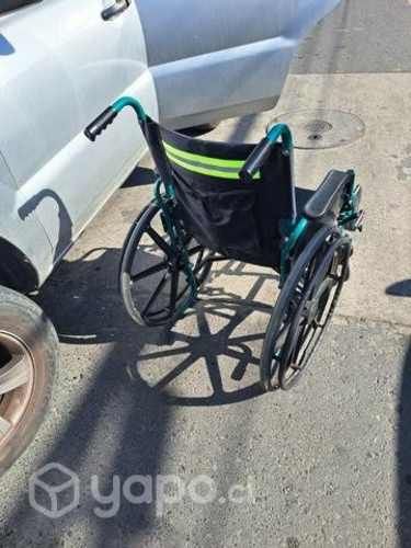 Silla de ruedas impecable