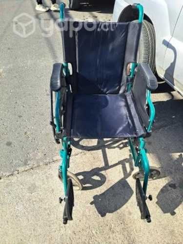 Silla de ruedas impecable
