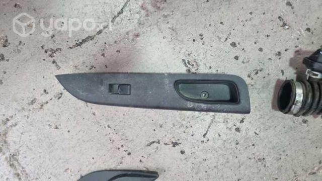 Boton de alza vidrios nissan march 2020