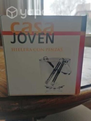 Hielera con pinzas