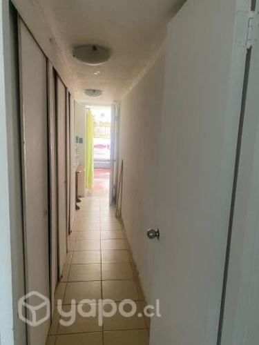 Gran pieza mujer sola