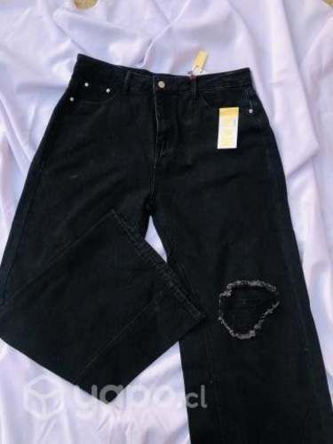 Pantalón nuevo con etiqueta