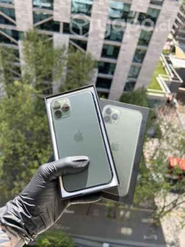 IPhone 11 Pro verde oscuro, seminuevo en caja