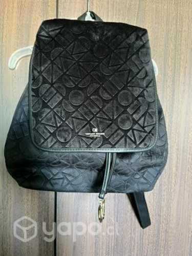 Hermosa mochila de gamuza