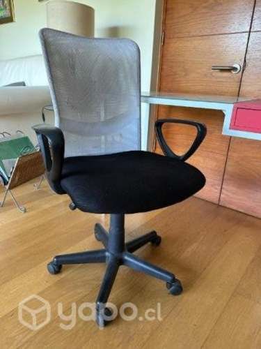 Silla de escritorio. Blanco con negro. Se regula