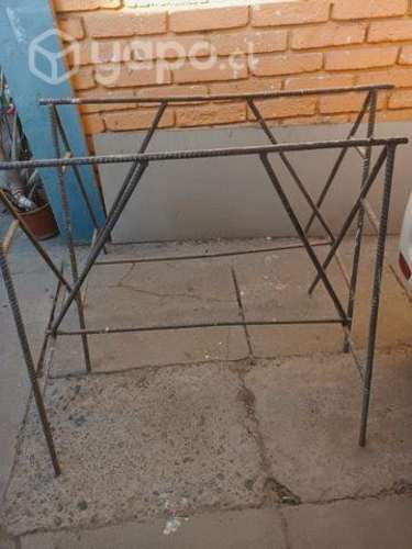 Caballetes de fierro estriado