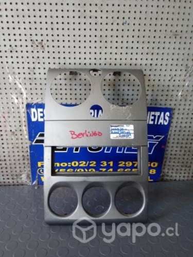 Moldura radio tablero Peugeot Partner 2007 al 2012