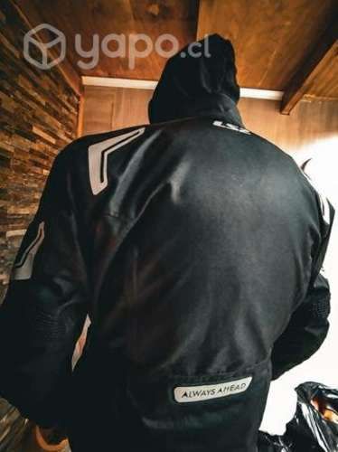 Chaqueta y guantes nuevos