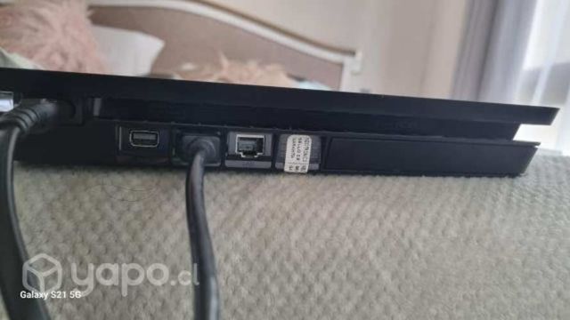 PS4 Slim 500 gb, 1 control, 2 juegos fisicos