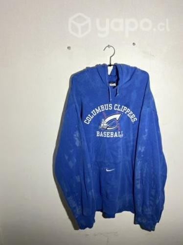 Poleron Nike intervenido