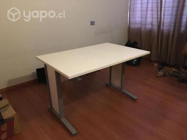 Escritorio de madera y fierro Ideal para oficina