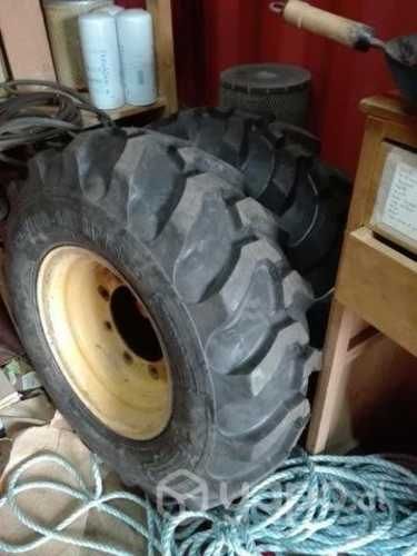 Neumáticos delanteros retro CAT