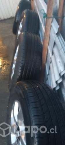Llantas con Sus Neumaticos