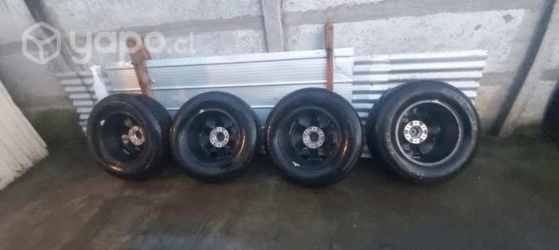 Llantas con Sus Neumaticos