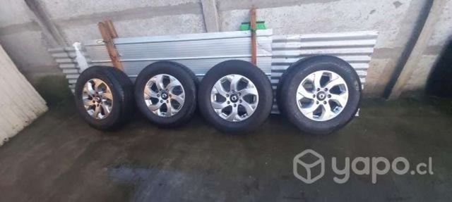 Llantas con Sus Neumaticos