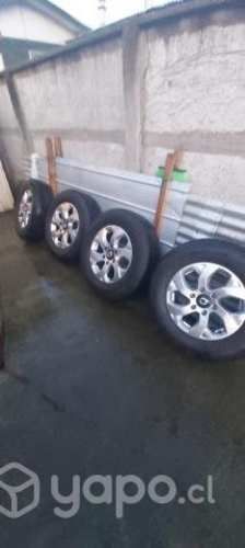 Llantas con Sus Neumaticos