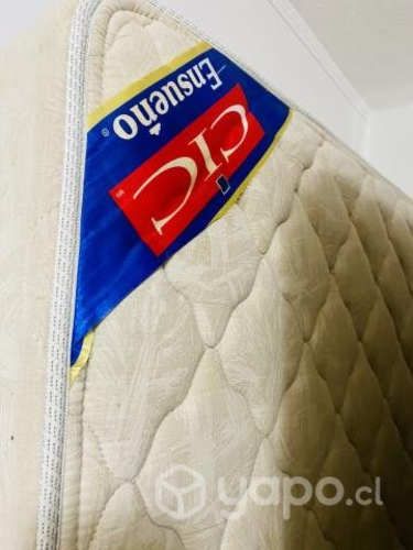 Cama con velador CIC