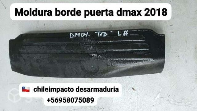 Moldura borde puerta Chevrolet d-max año 2018