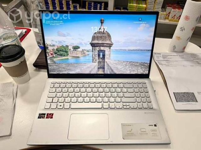 Laptop asus vivabook delgado serie 15 año 2021