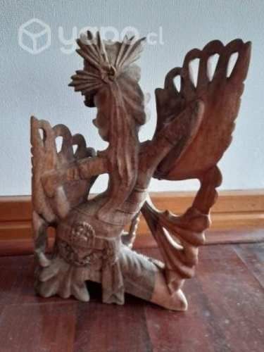 Figura tallada en madera. Una sola pieza Indonesia