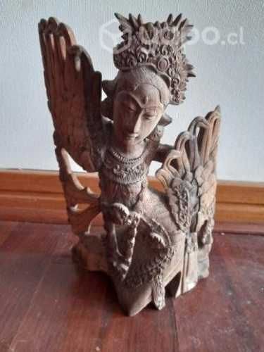 Figura tallada en madera. Una sola pieza Indonesia