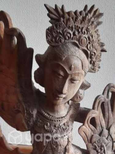 Figura tallada en madera. Una sola pieza Indonesia