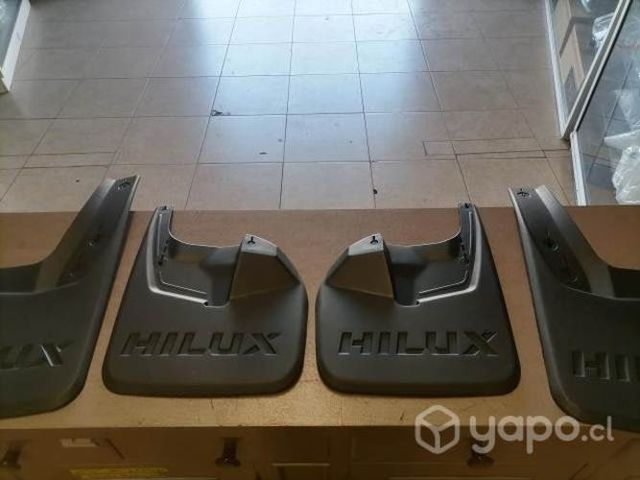 Tapabarros 4 unidades estampado hilux