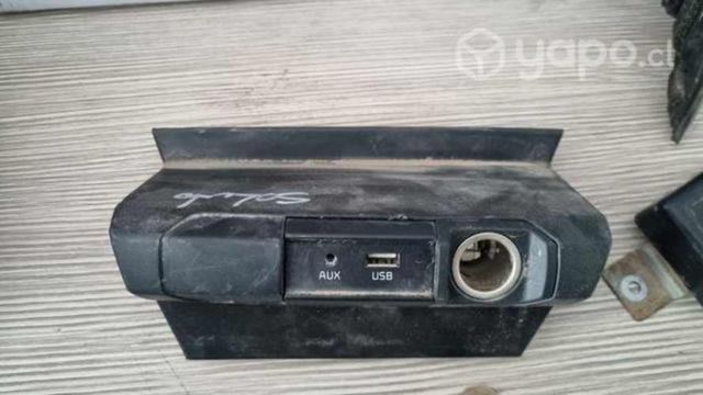 Visel con encededor usb aux kia soluto 2021