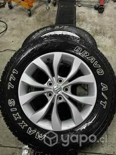 Llantas originales suzuki vitara más neumaticos