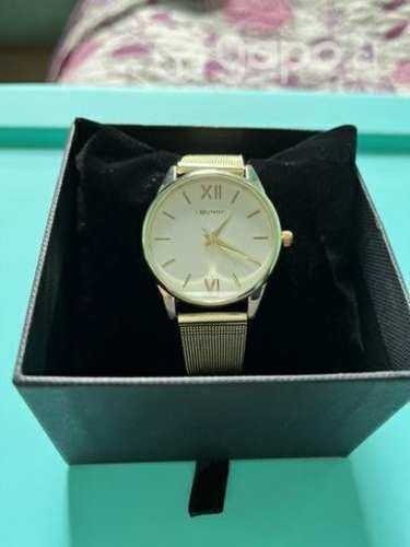 Hermoso reloj dorado marca Lounge
