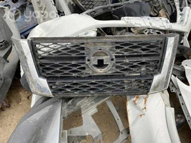 Máscara Nissan np300 2021