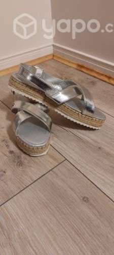 Sandalia niña marca colloky plateada nueva