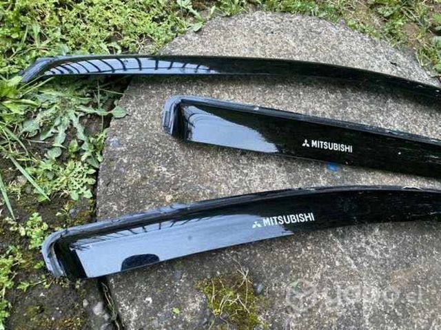 Aletas bota agua mitsubishi