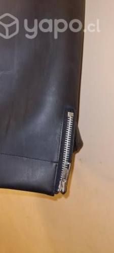 Chaqueta cuerina negra usada $conversable