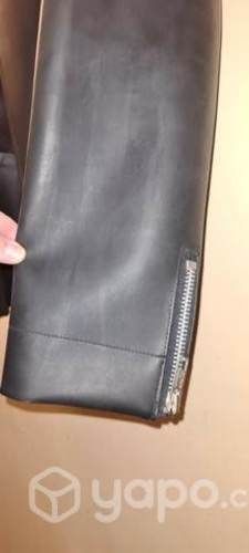 Chaqueta cuerina negra usada $conversable