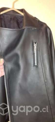 Chaqueta cuerina negra usada $conversable