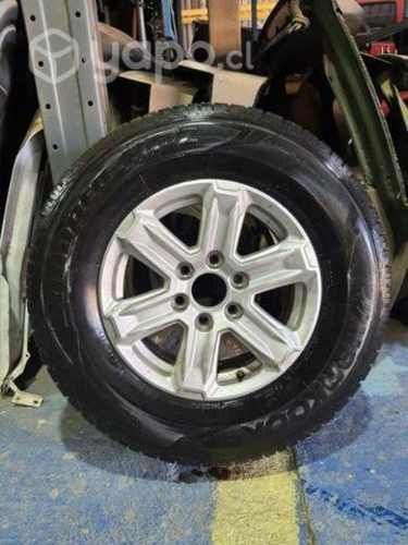 Llanta con neumatico maxus t60 poco uso