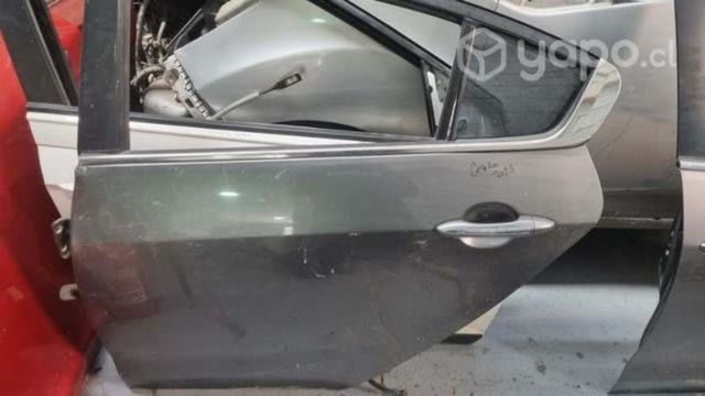 Puerta trasera lado chofer kia cerato 2015