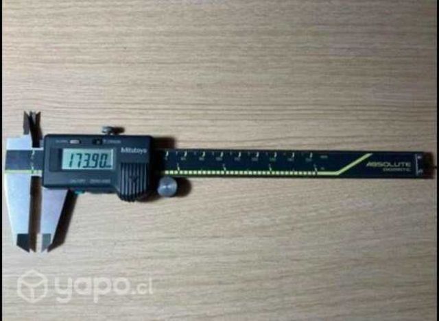 Pie de metro digital 6 marca Mitutoyo.