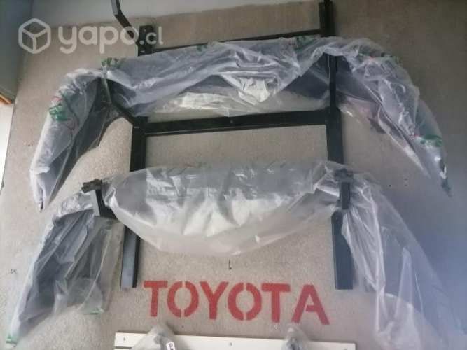 Parachoque trasero yaris echo 2003 al 2005