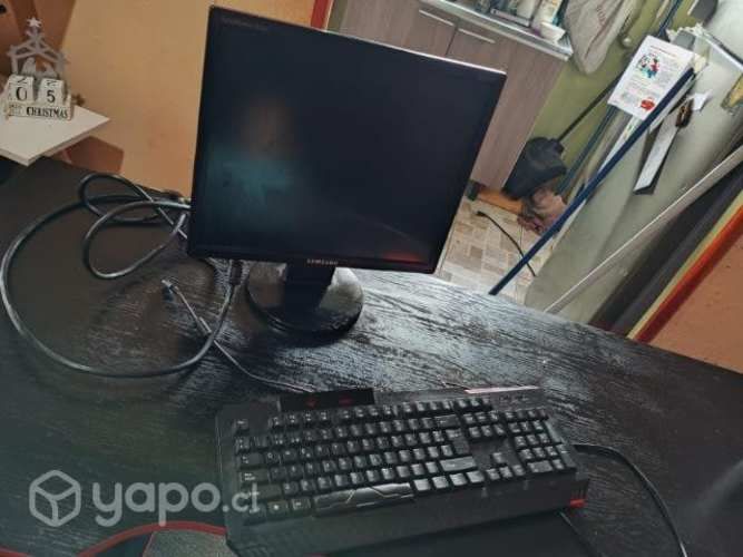 Escritorio + silla + computadora