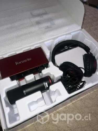 Micrófono de estudio scarlett 2i2 studio