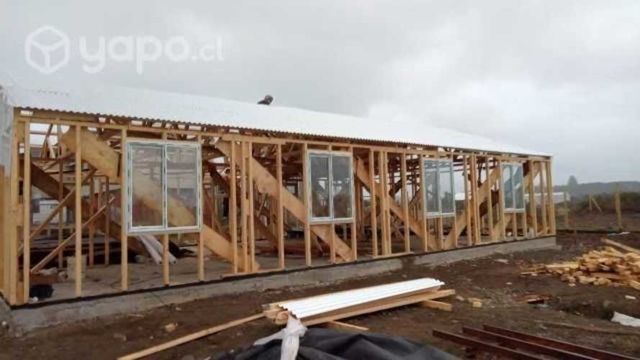 Maestro carpintero, gasfiter y soldador.