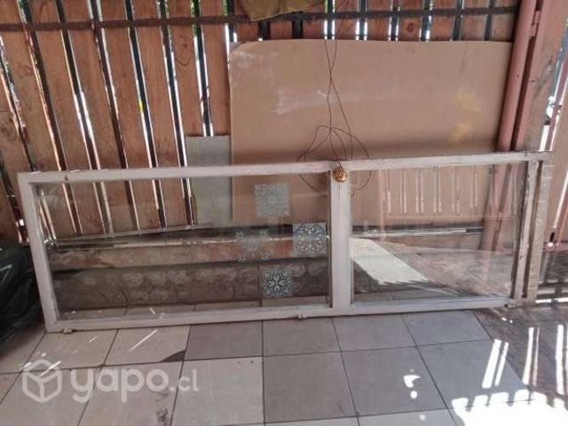 Puerta vidriada de fierro