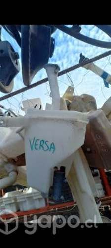 Deposito limpia parabrisa nissan new versa 2022